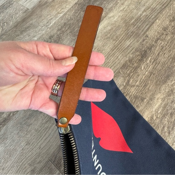 Parker Thatch Canvas Navy Pouch with Red Lip Design - Leather Zipper Pull - Picture 2 of 7